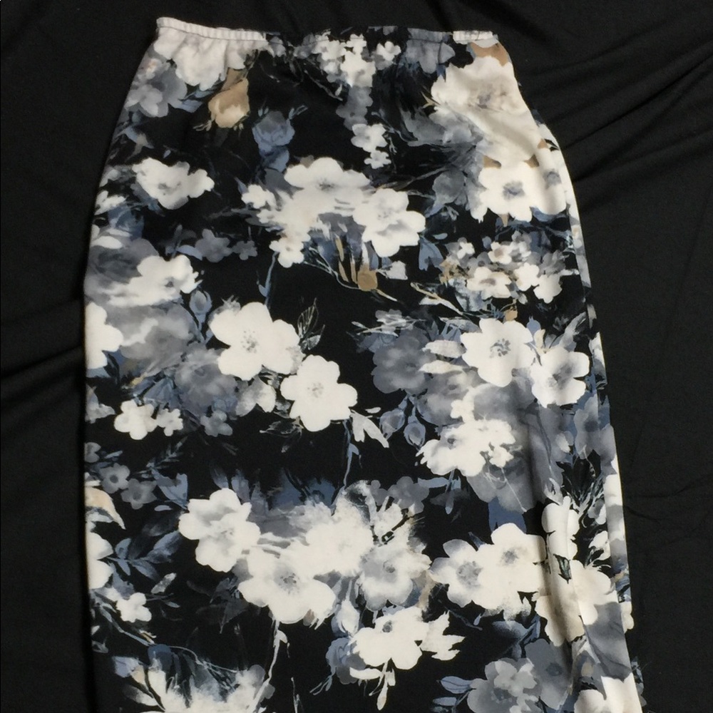Floral skirt form fitted